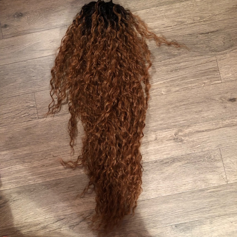 Shake n go curly drawstring ponytail 36” OT30